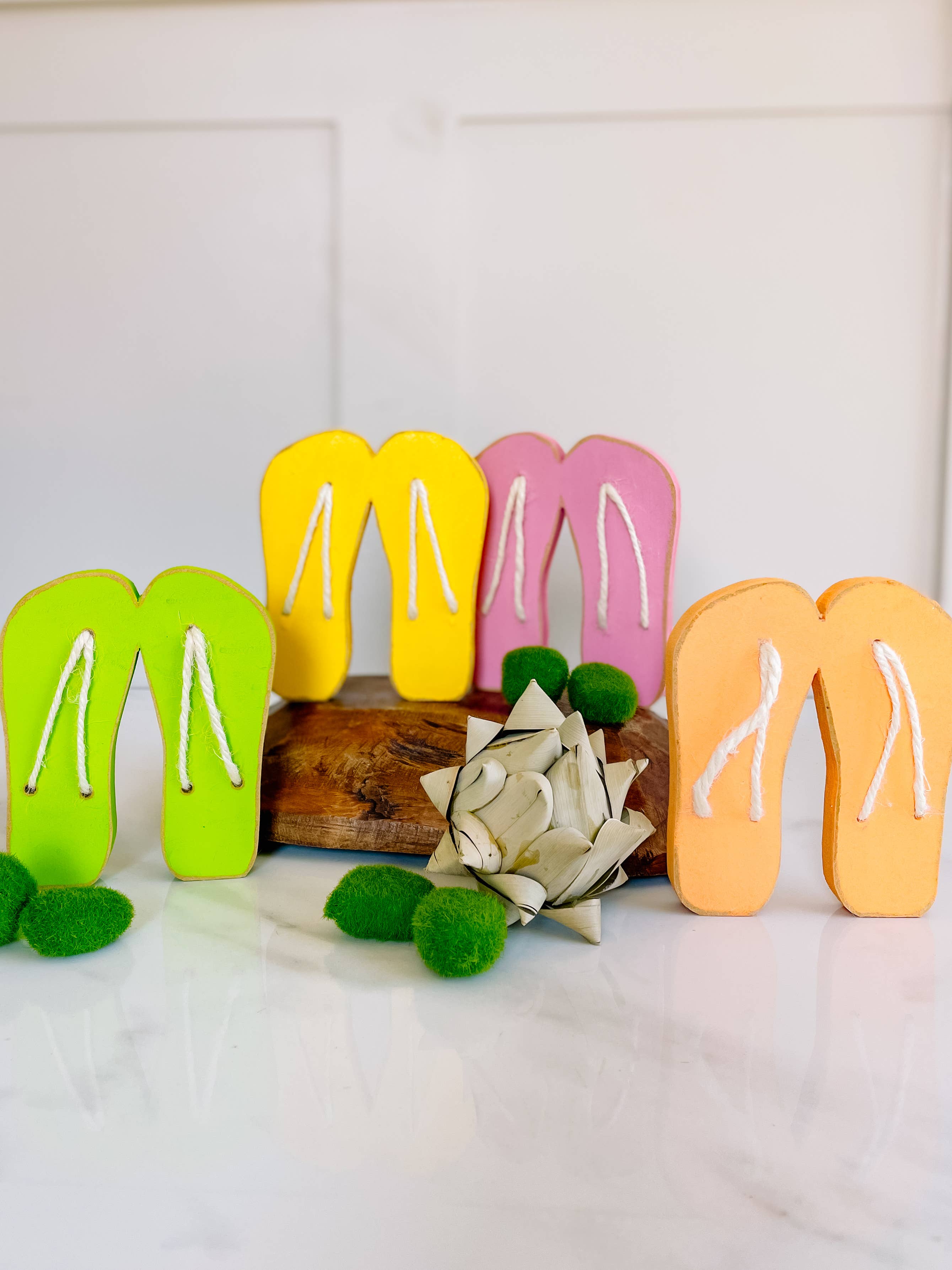 Moscow Mill House – wholesale Decorative tabletop object – Handcrafted Painted Wood Flip Flops 7