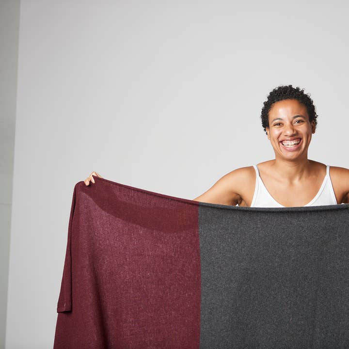 Margolis Pineo Italia - Wholesale Throw Blanket - COZY CASHMERE BLEND THROW, 'TRICOLORE' - HOLIDAY FAVE!17