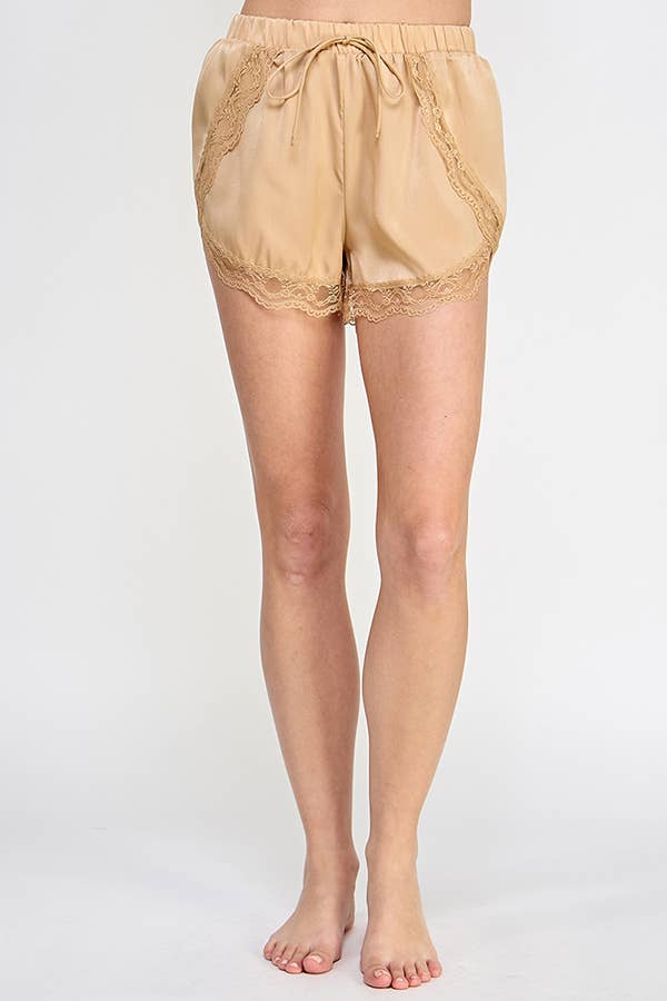 Heart & Hips – Engroshandel Shorts – Kvinder – WP48928 - VÆVEDE SHORTS MED BLONDEDETALJE OG OVERLAPNING11
