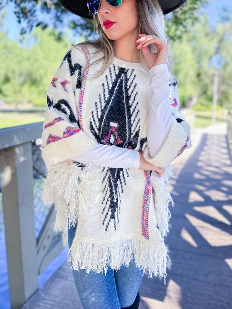 Ivoire Poncho en maille à cils vibrant aztèque avec détail à franges en vente sur Faire2