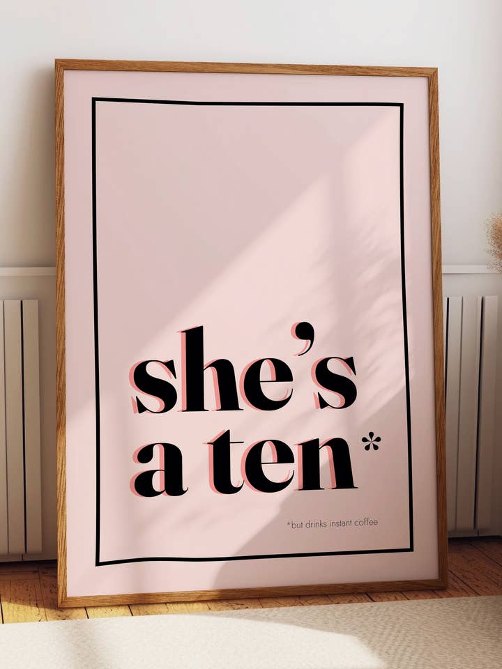 Konsttryck – Hon är en tia | Abstrakt minimalistisk väggkonst för wholesale av Nono Problemo