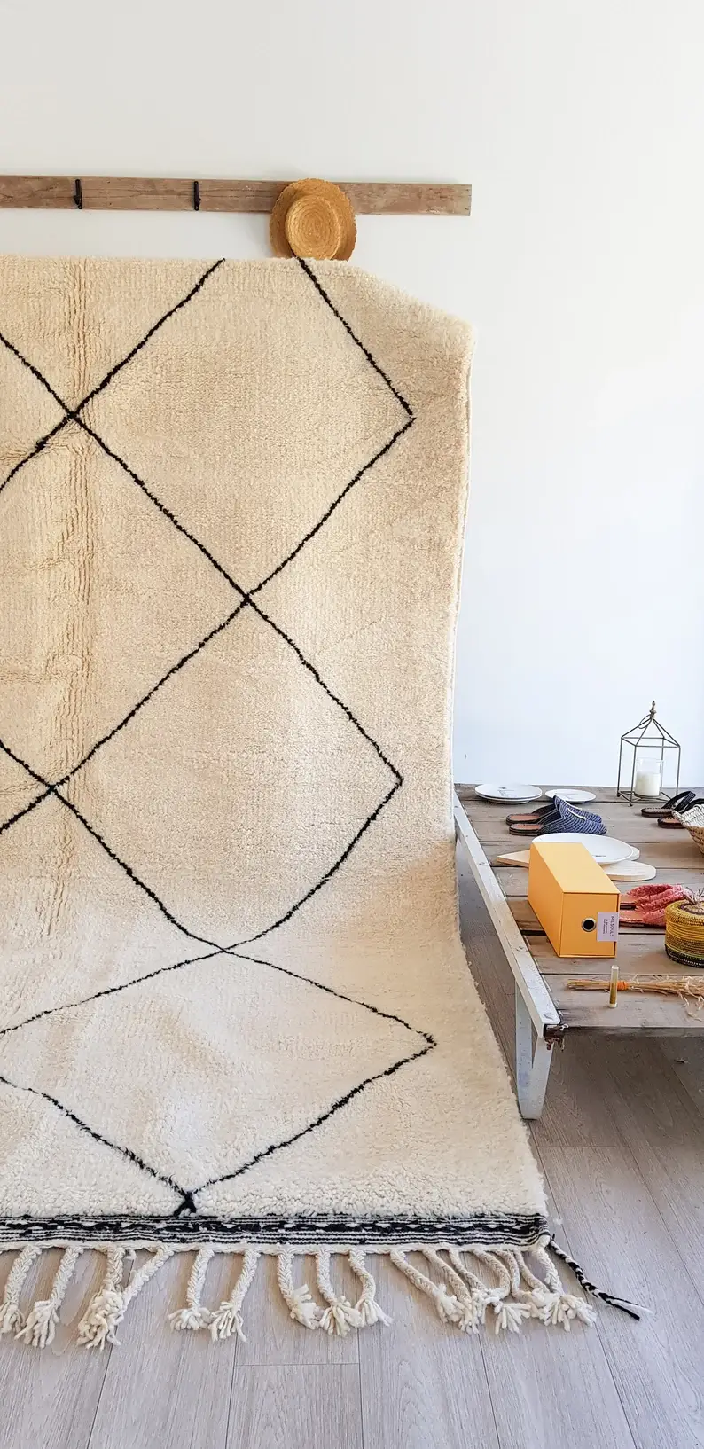 HandmadeBestSeller – Großhandel Teppichvorleger – Beni Ourain Teppich, natürlicher Berberteppich aus Marokko2