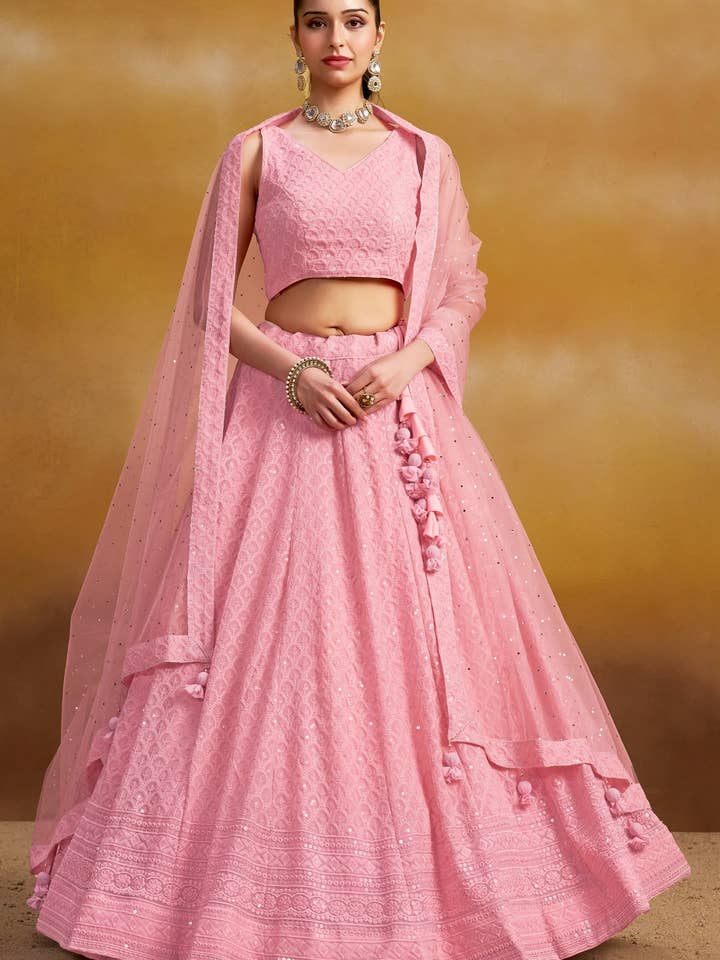 Lehenga Choli en georgette rose pour mariage et festival indien et pakistanais - Broderie de sequins et fil pour la vente par HATKE BRIDE