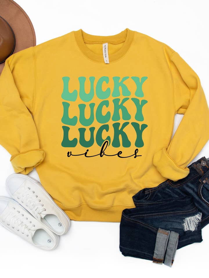 Tickled Teal – Engroshandel Grafisk Sweatshirt - Dame – Lucky Vibes - Grafisk Sweatshirt4