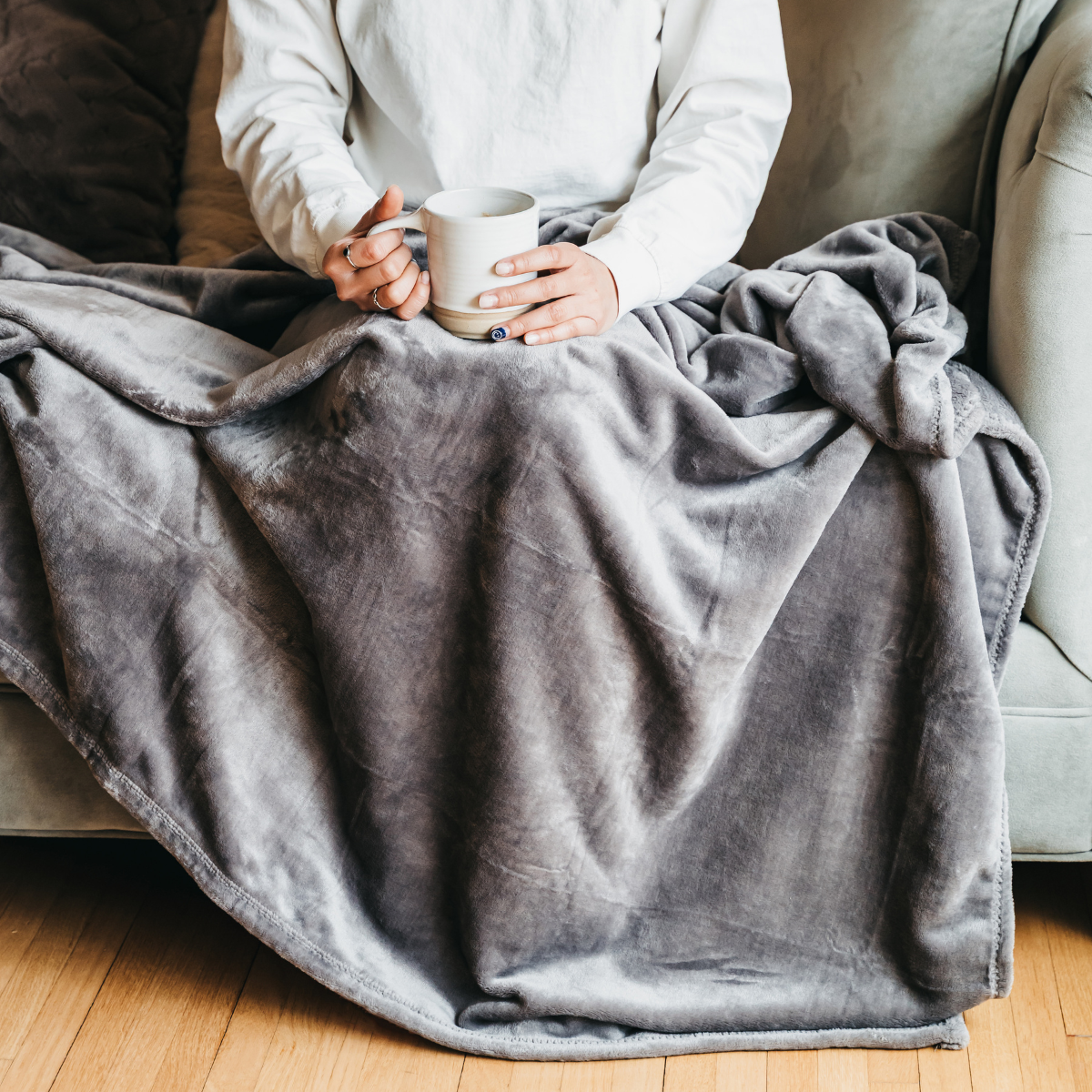 Giften Market - Wholesale Throw Blanket - Cozy Fleece Throw Blanket - Gifts for the Home - Host Gifts10