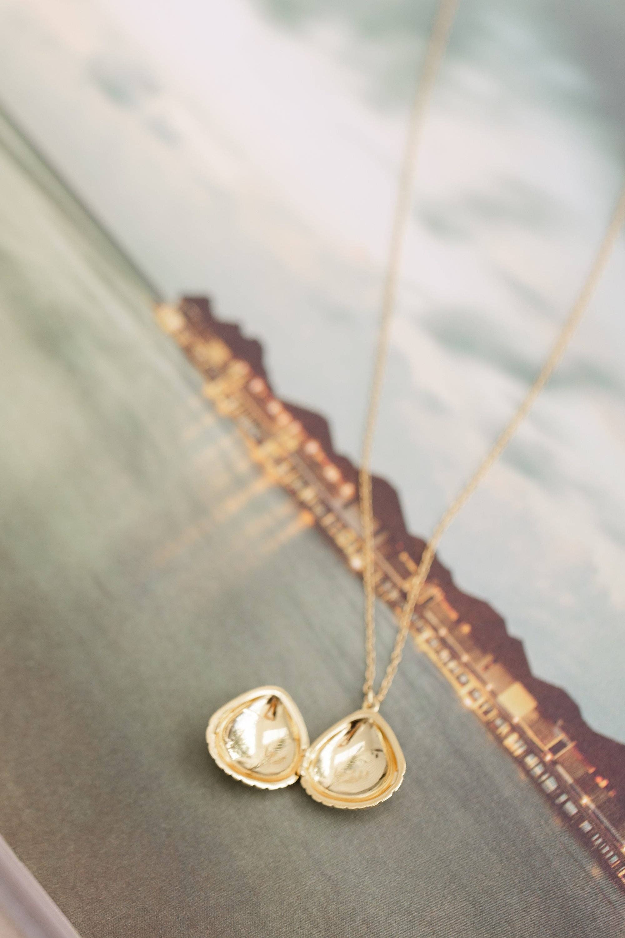 Coast and Cove – Engroshandel Halskæde med vedhæng – Muslingskalmedaljon1