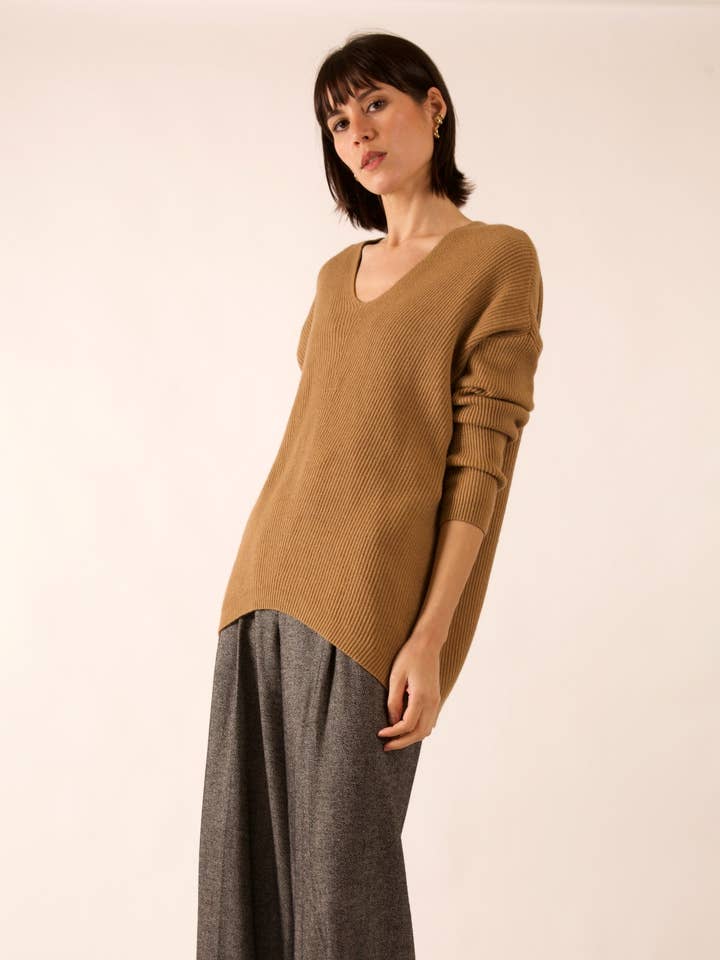 JULIA PARIS – wholesale Knitted jumper – Women′s – Ribbed knit V-neck sweater
