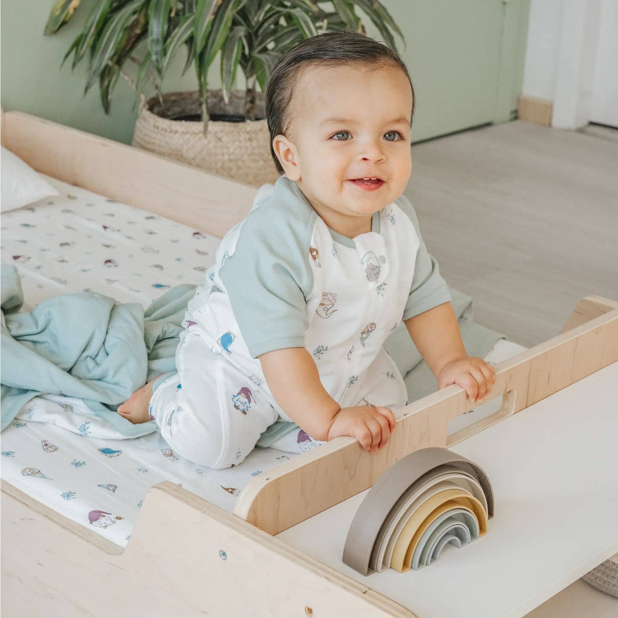 Sapiens Child - Wholesale Bed - Kids & Baby - APPLE - Montessori Floor Bed with Rails & Shelves7