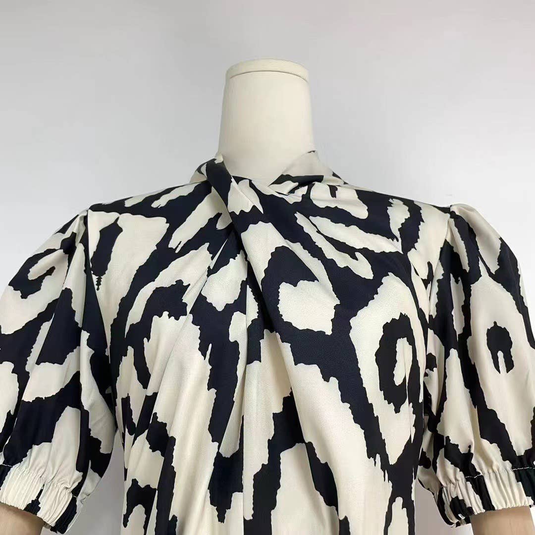 Noir Robe maxi à imprimé à volants avec col écharpe et manches courtes DR492Y en vente sur Faire4