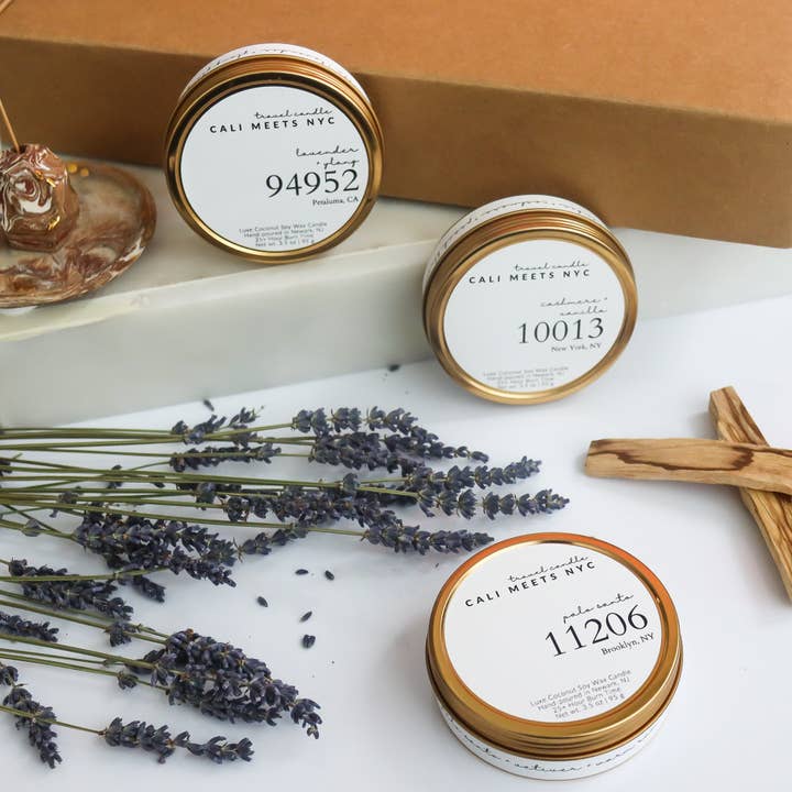 Set regalo di candele in latta Good Vibes per la vendita all'ingrosso da parte di Cali Meets NYC