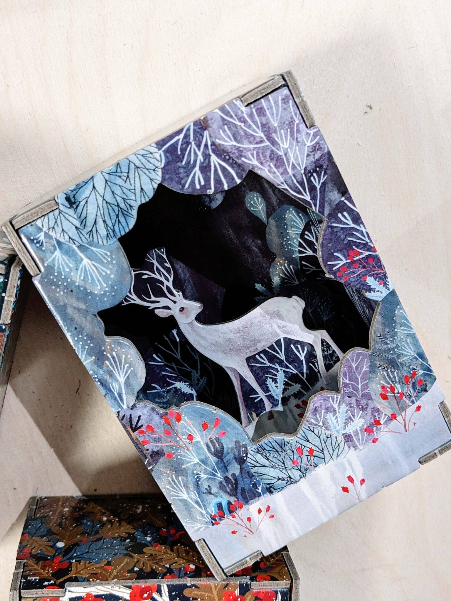 Roger La Borde - Wholesale Christmas Decoration - Silver Stag Diorama Pop & Slot Diorama  - POP 1161