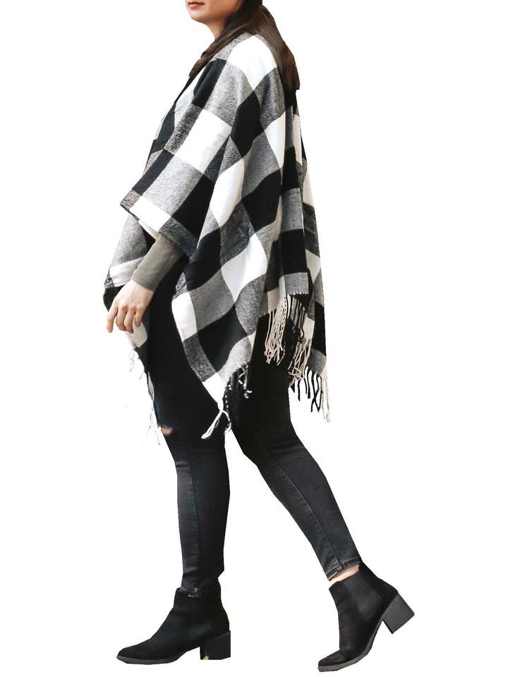 Daisy Del Sol – wholesale Poncho - Dam – Buffalo Plaid Poncho - Vit