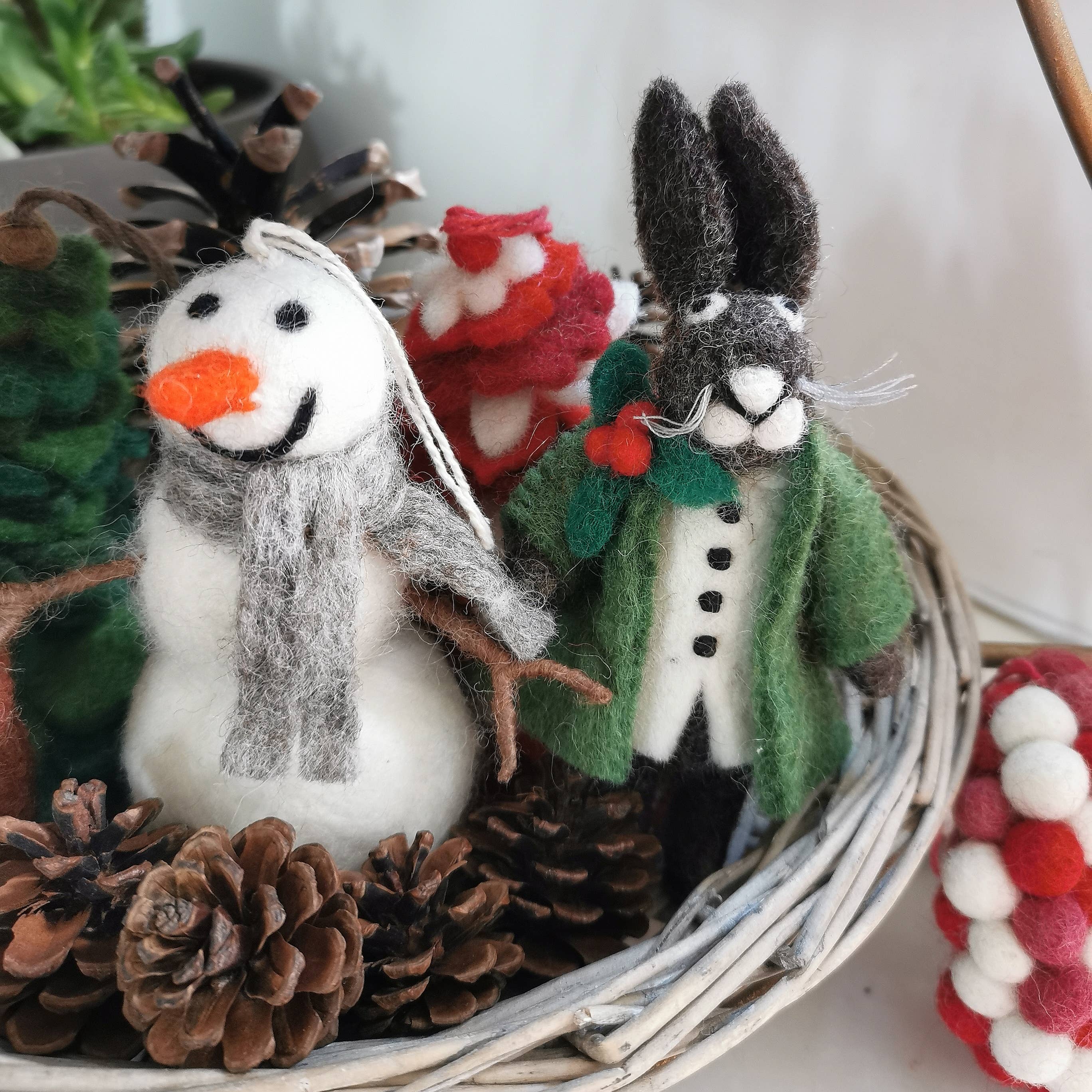 Felt So Good - Venta al por mayor Adornos - Muñeco de nieve Norman colgante de fieltro biodegradable hecho a mano3