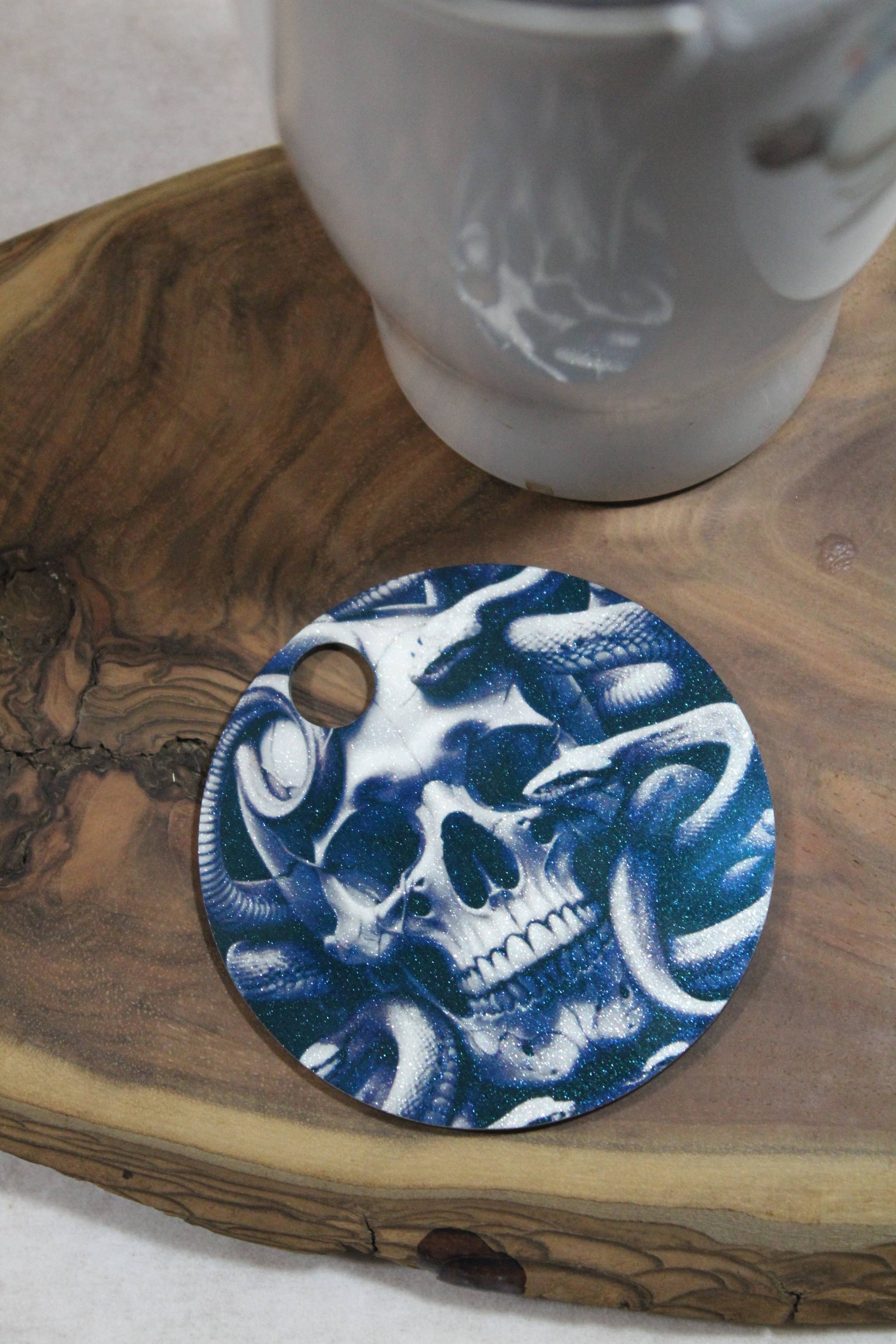 Raven Design - Vendita all'ingrosso Regalo divertente/originale - Teschi e serpenti neri//Toppers Stanly da 40 once 1