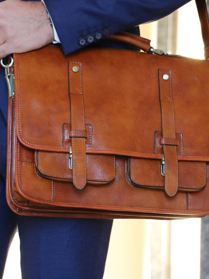 Cartella in pelle, Cartella in pelle marrone, Cartella in pelle da uomo, Borsa per laptop, Borsa in pelle, Regalo per lui, Borsa a tracolla, Cartella da uomo for wholesale by Aigin Milano