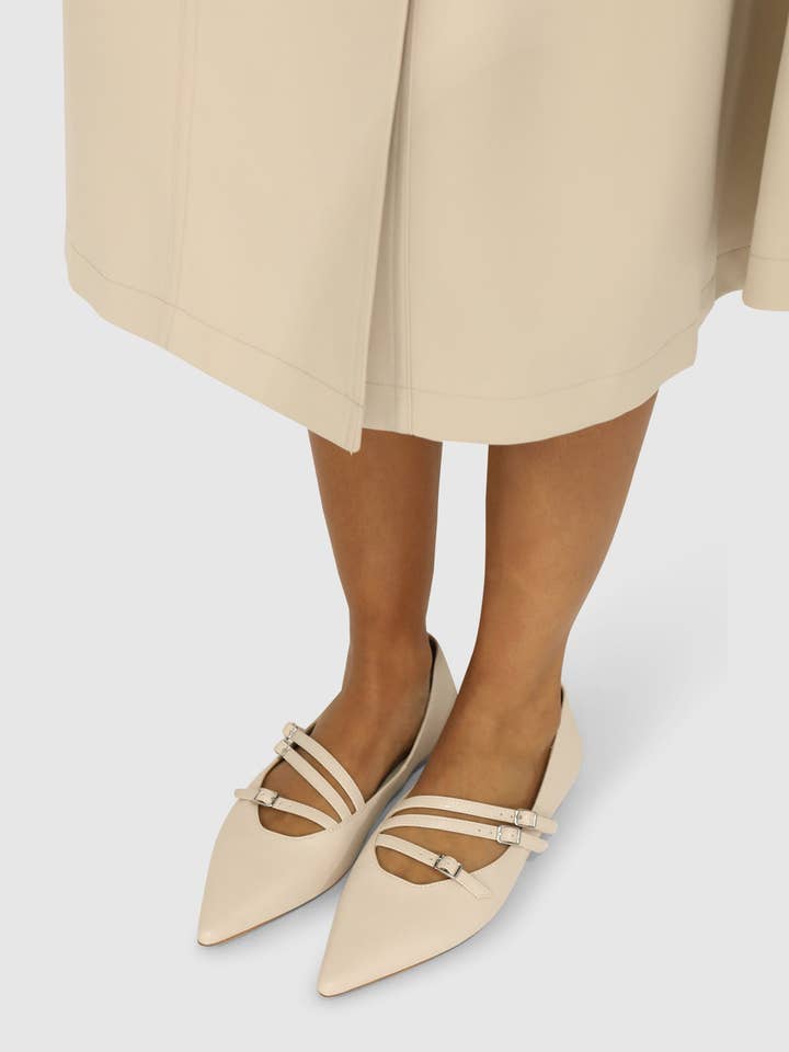 Plano con hebilla Begin Again, color beige para venta al por mayor de belle & bloom