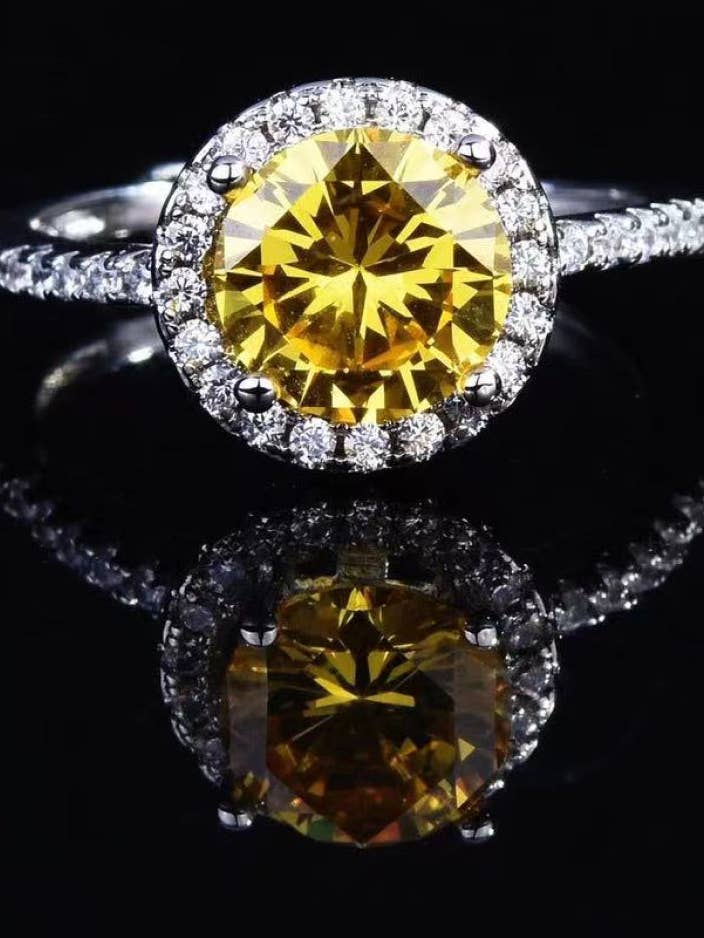 2-karaats geelgele ronde haloring van Moissanite (platina op puur sterling zilver) voor wholesale door Sparkala