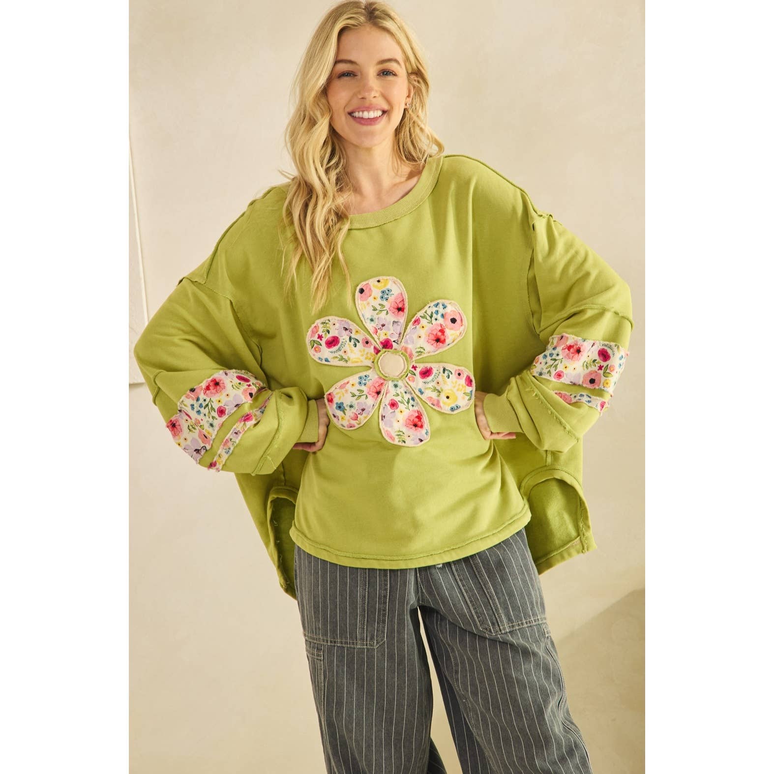 Sage + Fig - Wholesale Sweatshirt - Women's - LONG SLEEVES WITH DAISY PATCH APPLIQUE SWEATSHIRTS (ST7240) 9