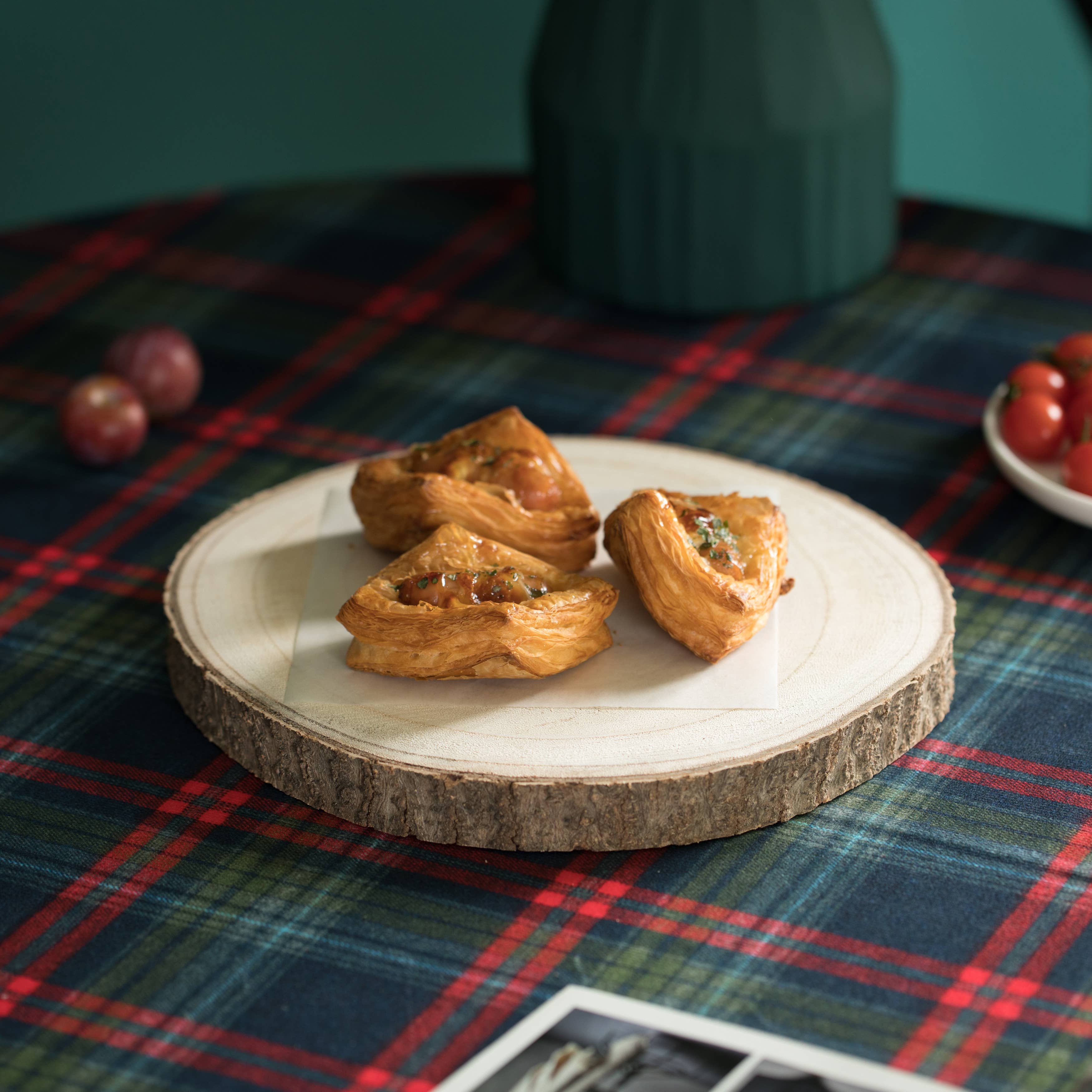 Quickway Imports – wholesale Decorative tray – Wooden Slice Tray Large Rustic Table Charger Centerpiece9