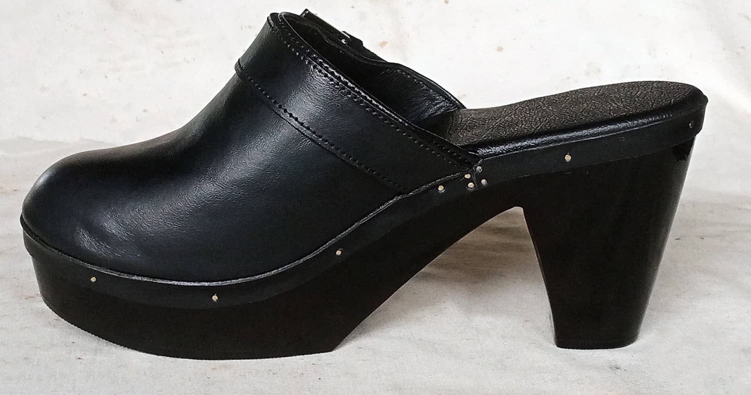 OMES - Vendita all'ingrosso Zoccoli - Donna - Nykyta: Zoccoli svedesi con suola in legno e cinturino con fibbia3