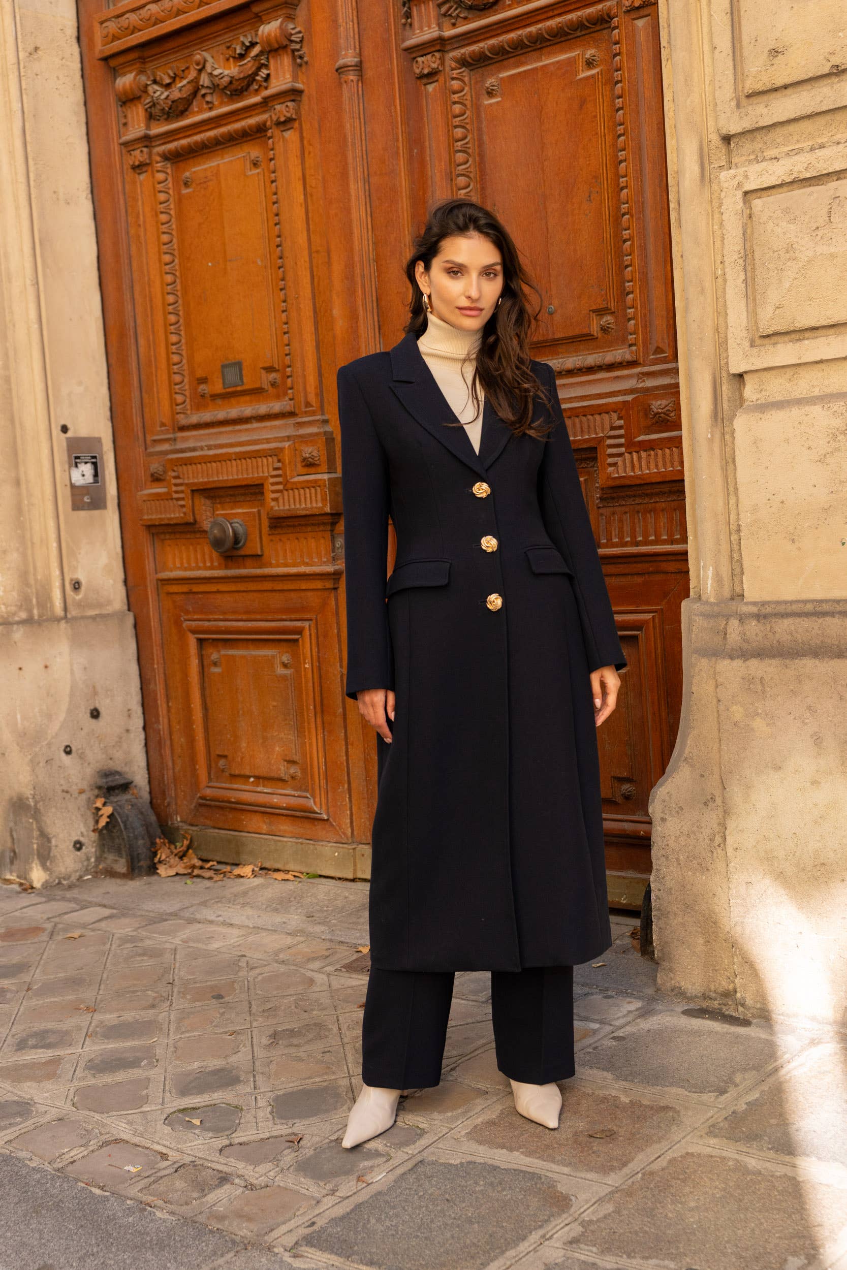 Attentif Paris - Vente Manteau – femme - [Thick] Manteau long à coupe ajustée orné de boutons dorés21