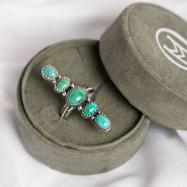 403: Anello Statement con più pietre turchesi 925 per la vendita all'ingrosso da parte di Moxie Maine