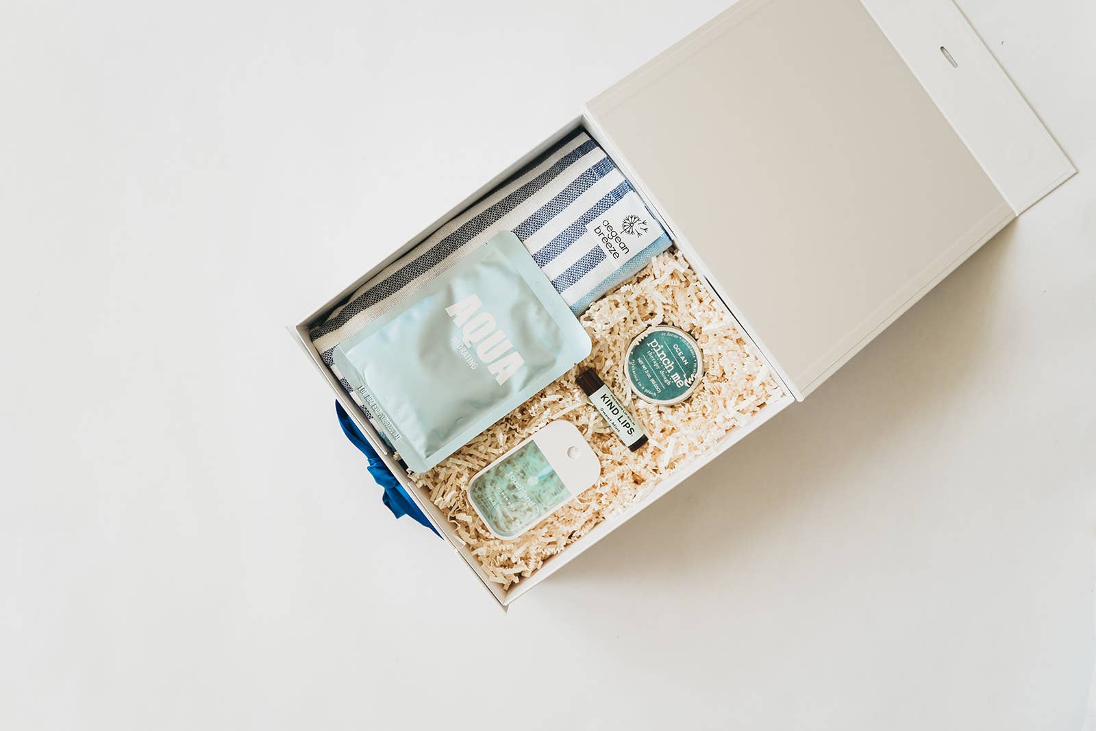 Giften Market - Wholesale Gift Box - Magnetic White Folding Gift Box - Luxury Gift Wrap6