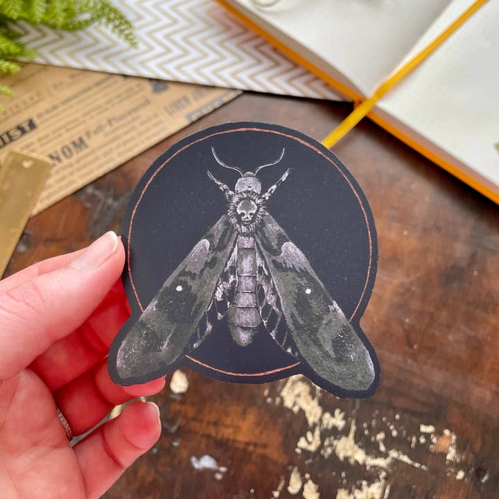 Autocollant vinyle Death Moth pour la vente par The Unrefined Crafter