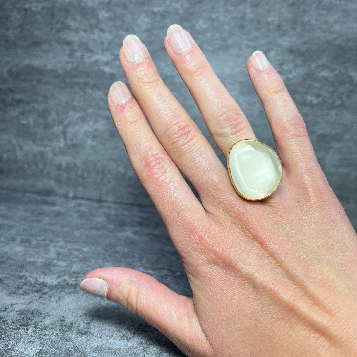 TOURMALYN - Vente Bague de cocktail/de cérémonie - Bague "ZOELIE" pierre naturelle agate blanche dorée or fin5