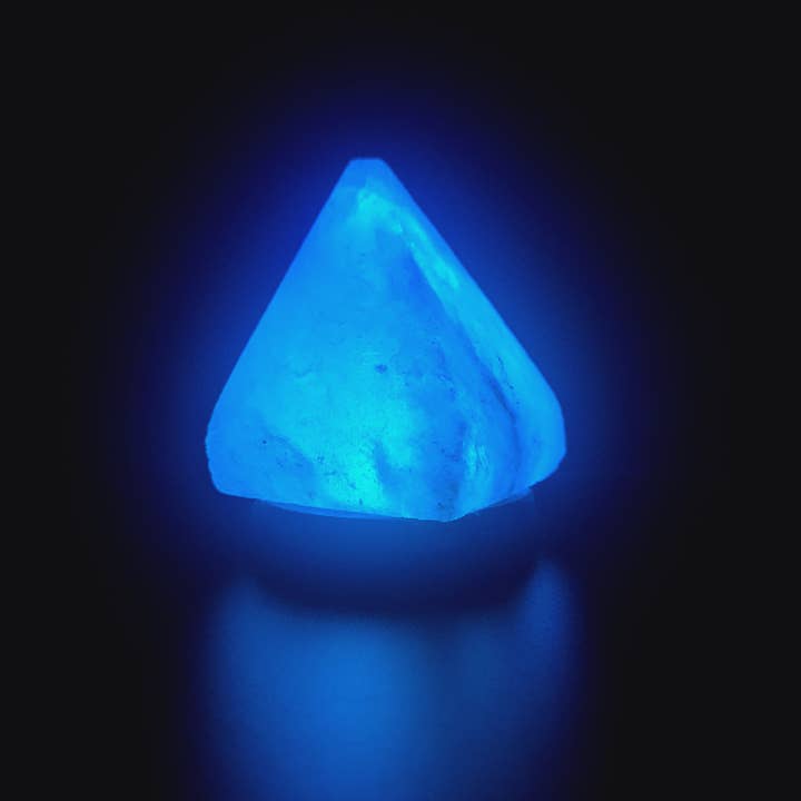 Gemstone Gifts Ltd. – Großhandel Salzlampen – Himalaya-Salz USB-Lampe mit Farbwechsel — Pyramide