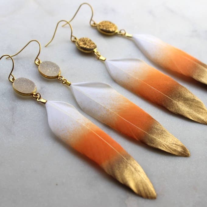 Laalee Jewelry – Großhandel Ohrhänger – Ohrringe mit orangefarbenen Federn, goldbeschichtet, Halloween-Schmuck