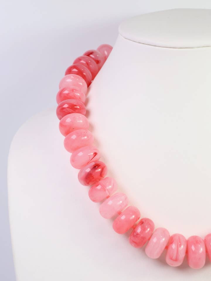 Collier en marbre de Pipestone avec perles rose pour la vente par Caroline Hill