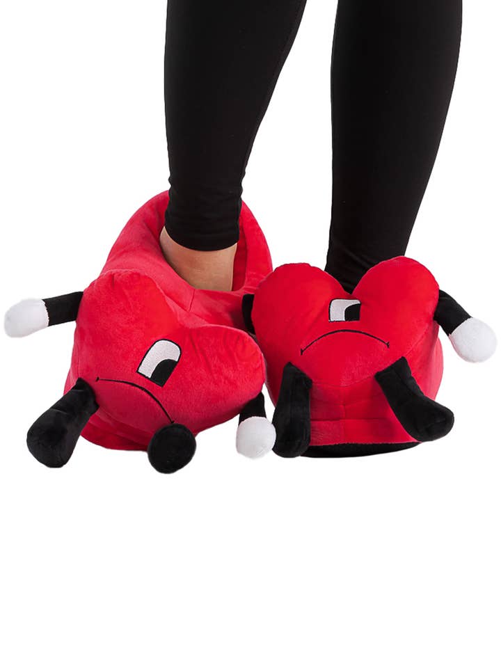 Cap Zone - Wholesale Slippers - Women's - Un Verano Sin Ti Heart Bad Bunny Slippers