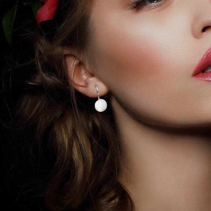 MadamLili - Wholesale Dangle Earrings - Personalised 925 Sterling Silver Mother of Pearl Earrings with ENGRAVING - Minimalistic White Jewellery - OHR925-571