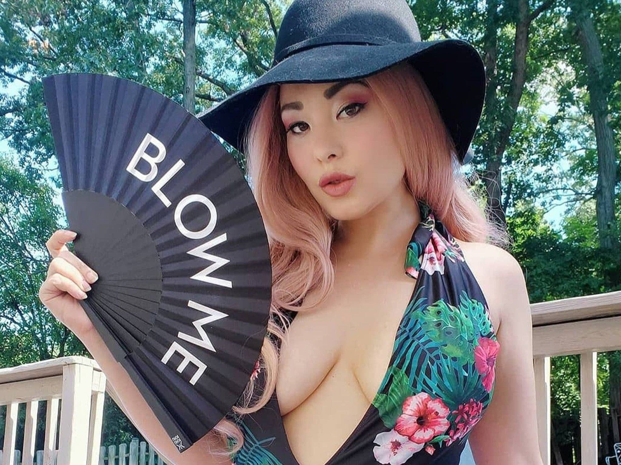 Khu Khu – wholesale Handheld folding fan – Blow Me Hand-fan15