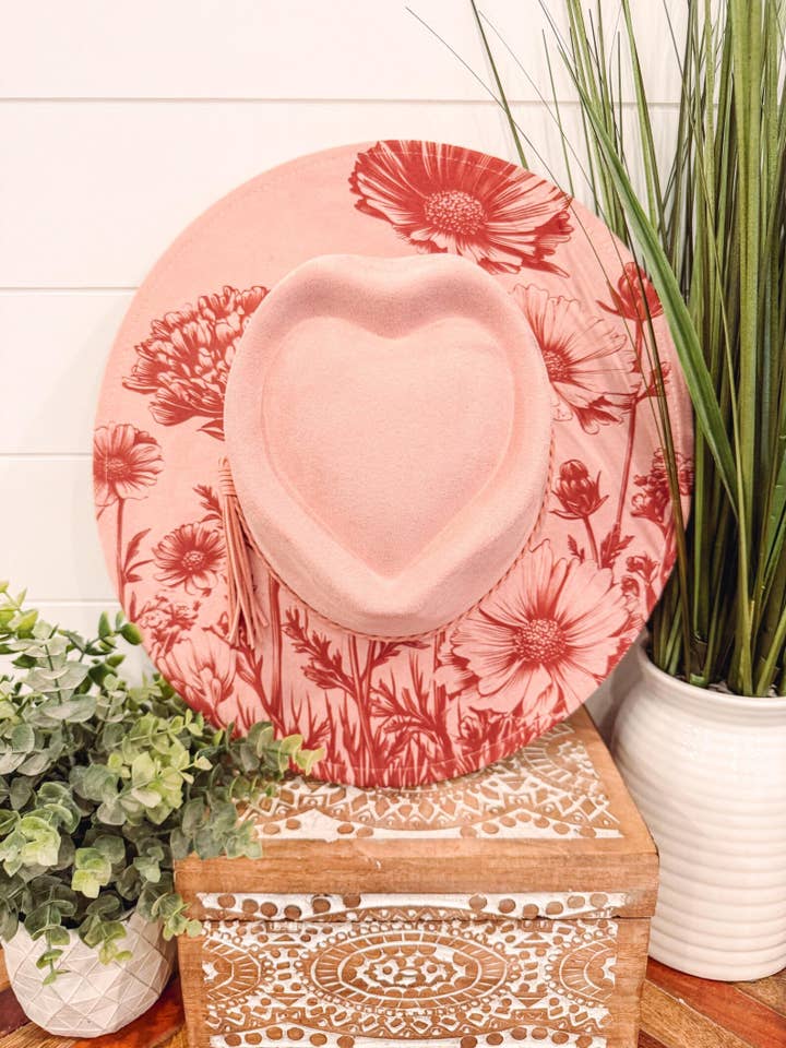 Vildblomst Indgraveret Hjerte Hat for engroshandel hos Willie & Dolly Designs