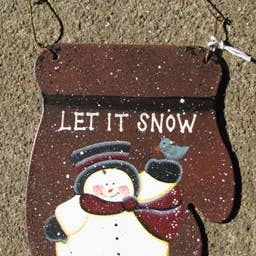 Decorazione natalizia 1166 - Muffola in latta Let It Snow per la vendita all'ingrosso da parte di Nannie and B's Crafts