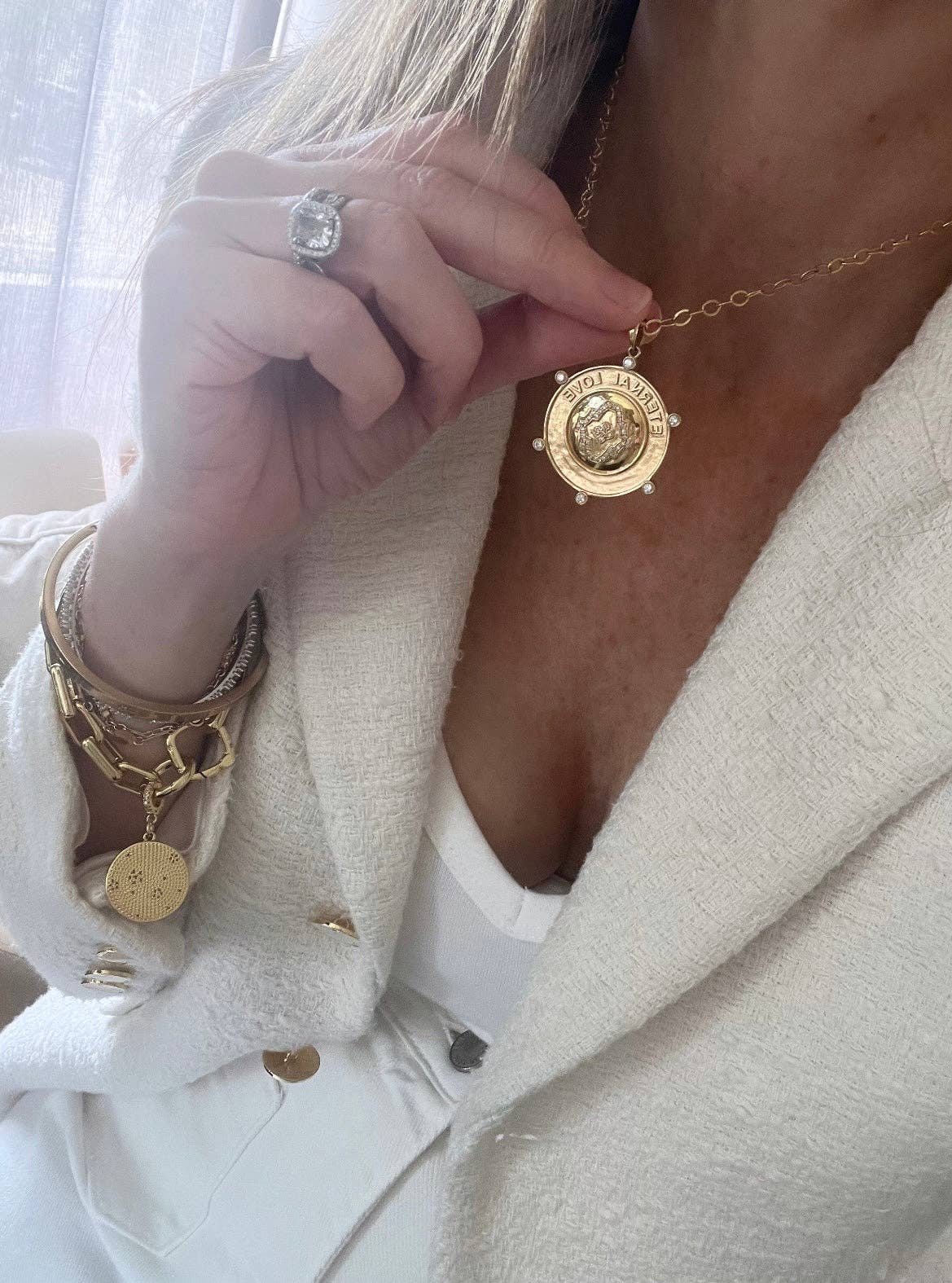 Boutique Suarez Co. - Wholesale Pendant/Charm Necklace - Soul Connection - Eternal Love Medallion Necklace 15” + 3”1