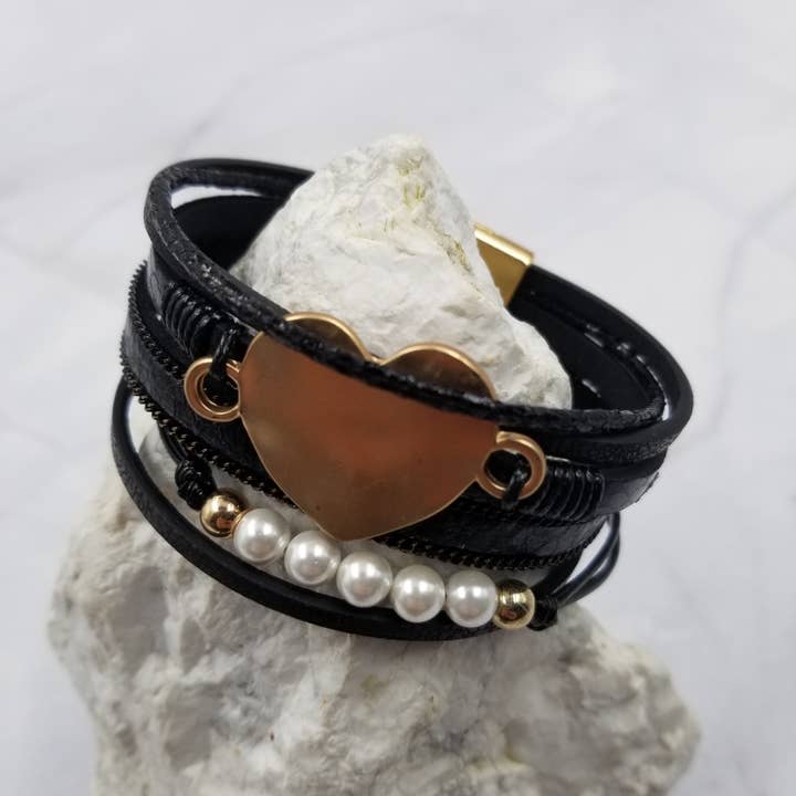 The Pretty Jewellery - Vente Bracelet jonc - Bracelet magnétique en cuir avec cœur1