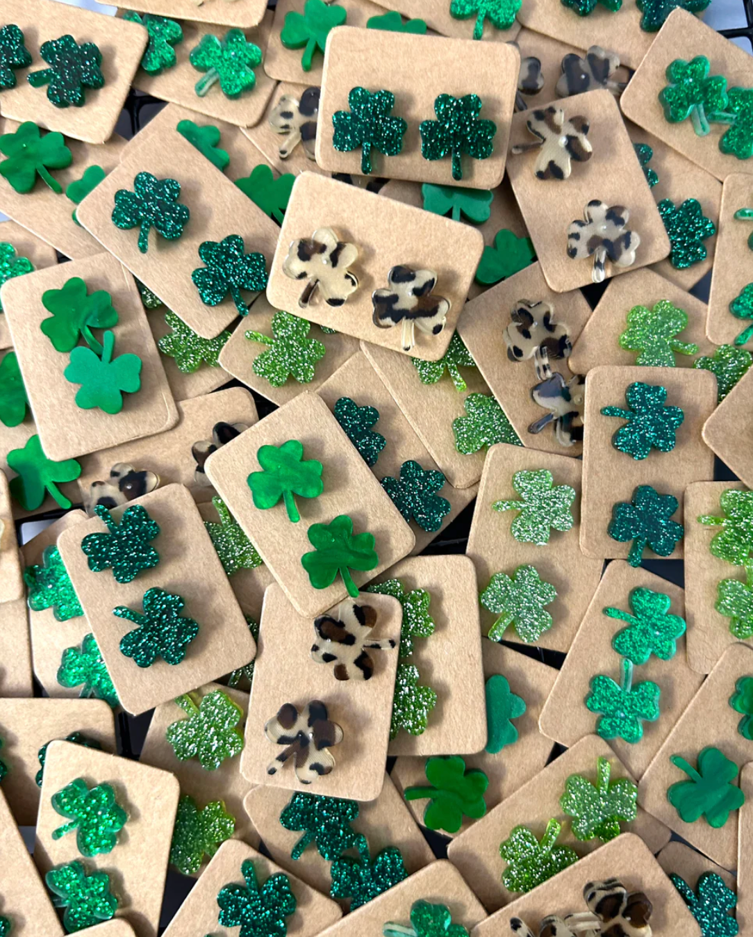 Kate Tuesday Jewelry - Vente Clous d'oreille - 🍀 OMG ! Boucles d'oreilles à tige en acrylique Shamrock 🍀1