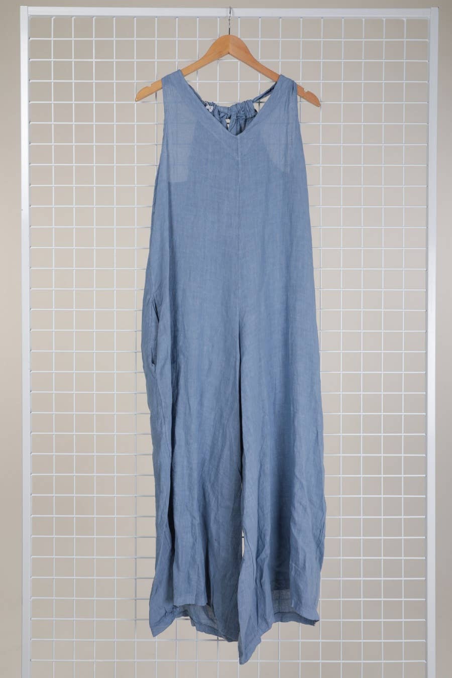 la maison des fibres naturelles – wholesale Jumpsuit – Women's – Sleeveless jumpsuit in 100% linen 6201446