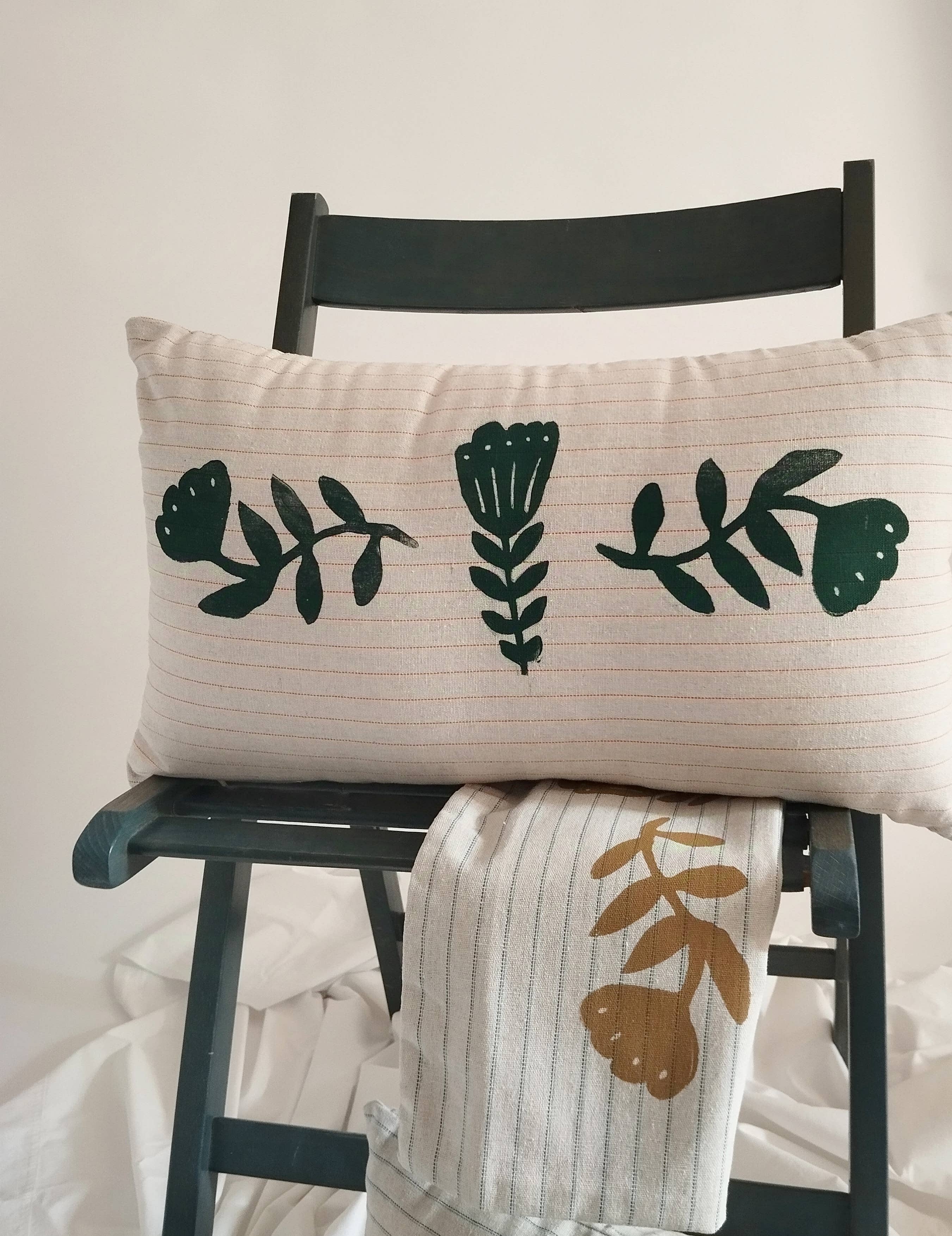 The Ink Job – Engroshandel Lændepude – Nostalgisk blomsterprint pudebetræk i hør0