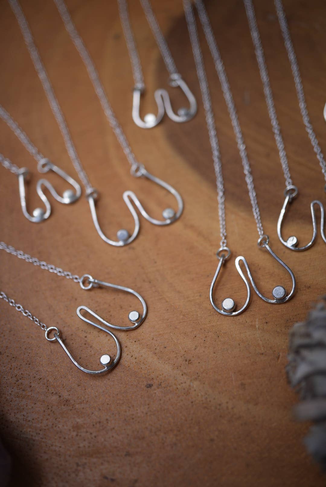 Daddy Daughter Jewelry - Vendita all'ingrosso Collana con ciondolo/pendaglio - Collana Boobie in argento sterling || Collana a forma di seno || Gioiello femminista2