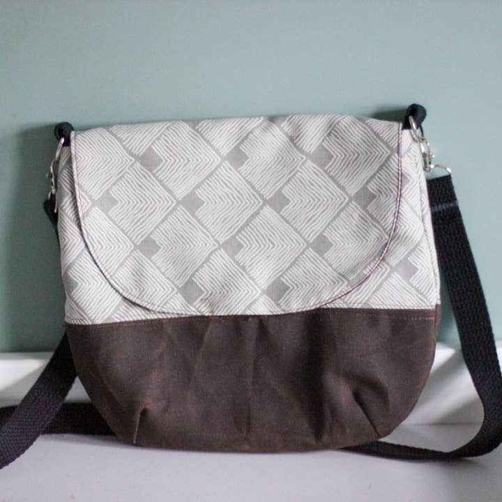 Nuova borsa a tracolla Chevron Messenger per la vendita all'ingrosso da parte di Two Bridges Handmade