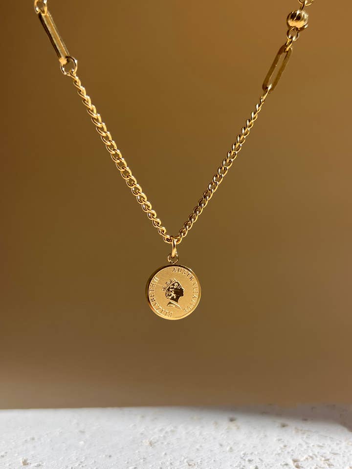 Fine chain necklace with gold stainless steel coin pendant for wholesale by COSMOS