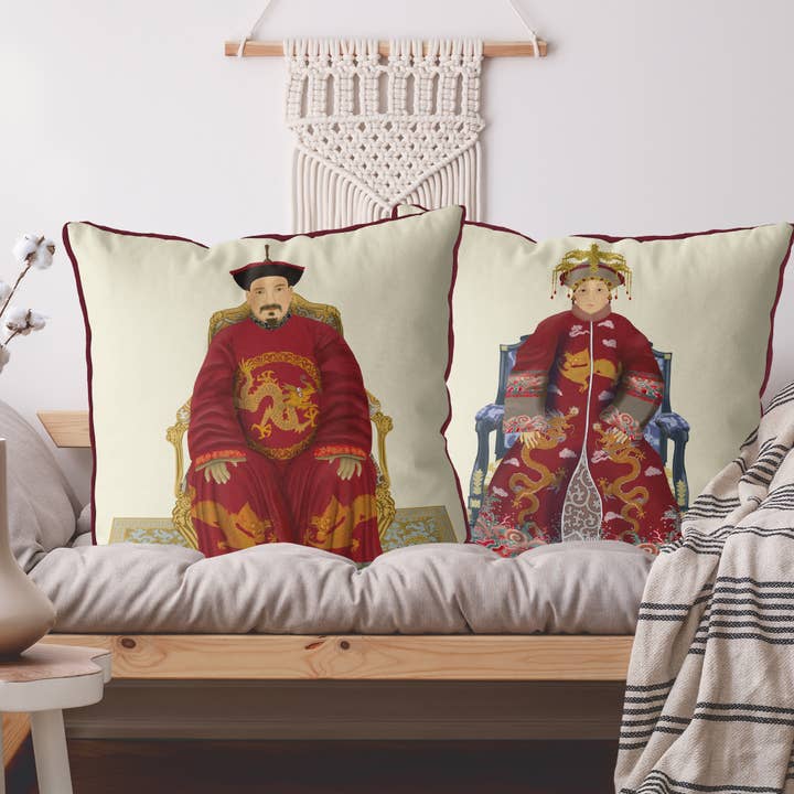 Coussin d'oreiller Chinoiserie rouge Emperor/Empress 2 pour la vente par FabFunky Ltd