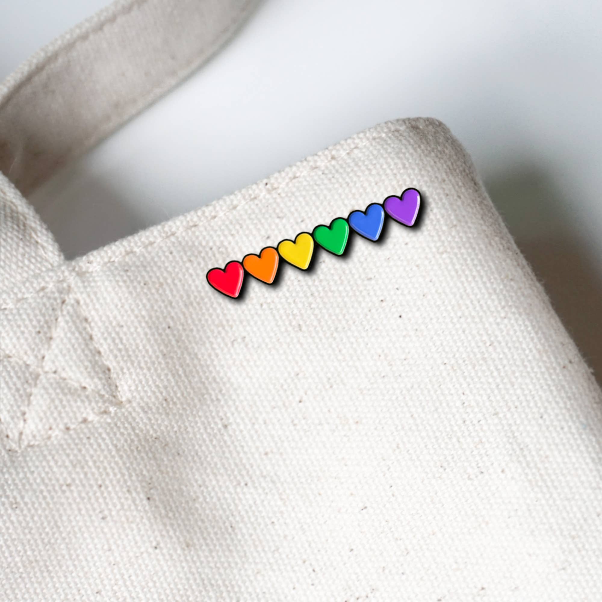 On Point Pins – Engroshandel Reversnål/knap – Rainbow hjerter LGBTQ Pride Ally revers emalje pin2