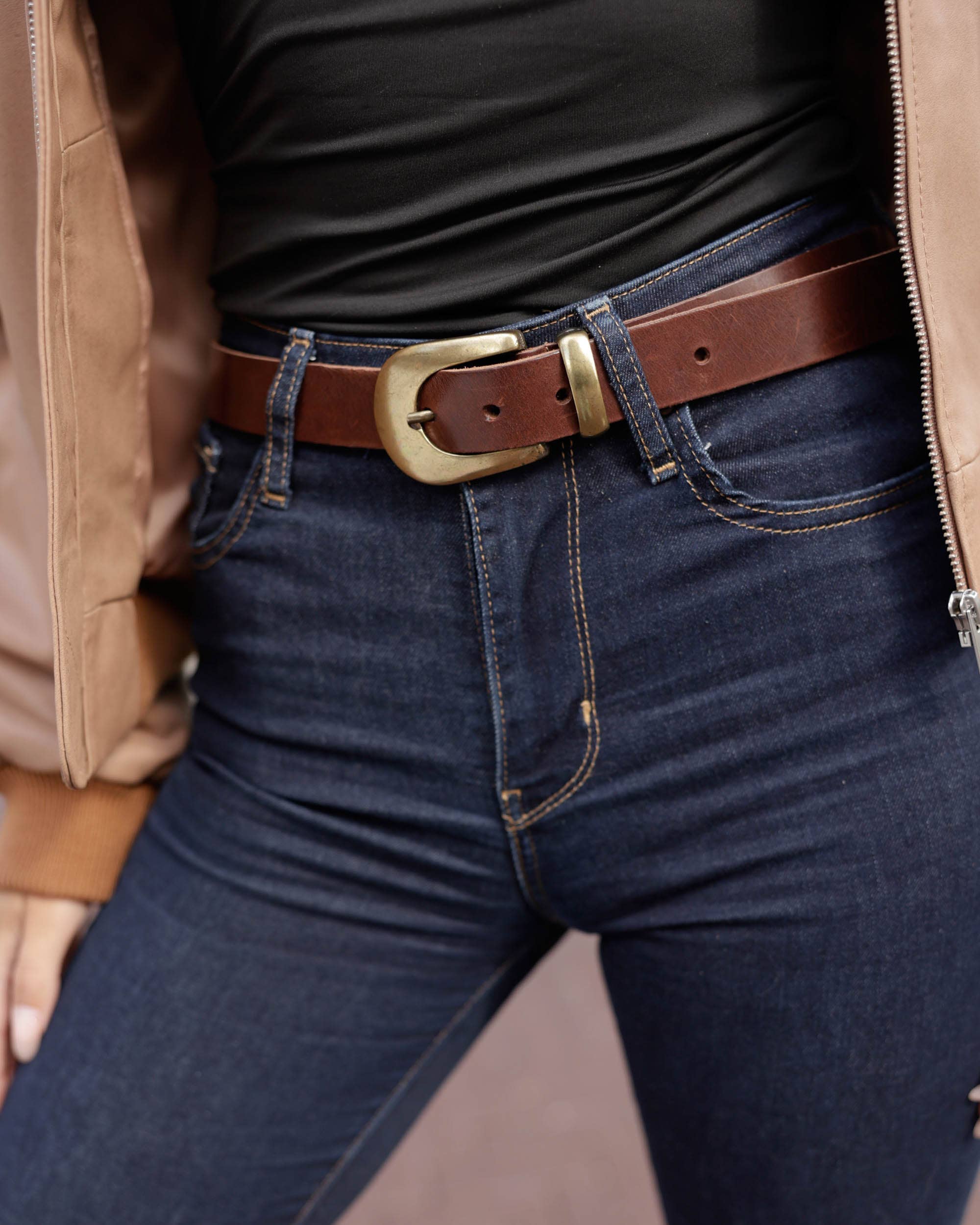 Amsterdam Heritage Leather Belts, Bags, Jackets & Apparel - Vente Ceinture – femme - FABRIQUÉ SUR COMMANDE Annie | Ceinture fine en cuir avec boucle dorée pour femme2