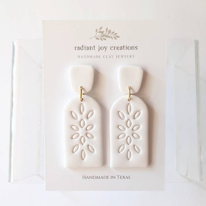 The Basilic/Clay Oorbellen/Hypoallergeen Licht voor wholesale door Radiant Joy Creations