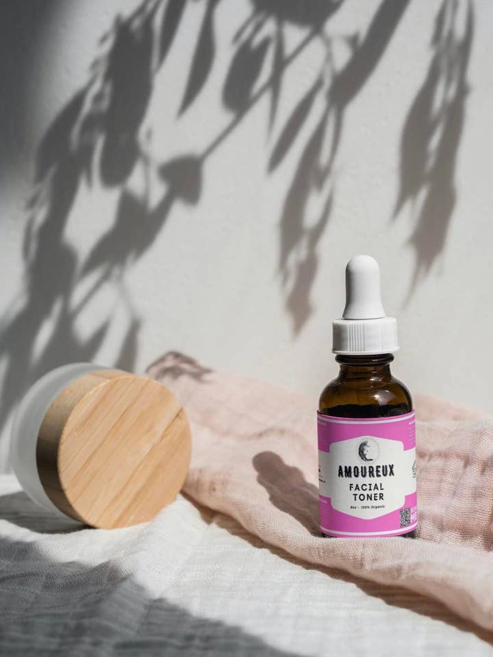 Toner visage à l'eau rose pour la vente par Amoureux Skin Care